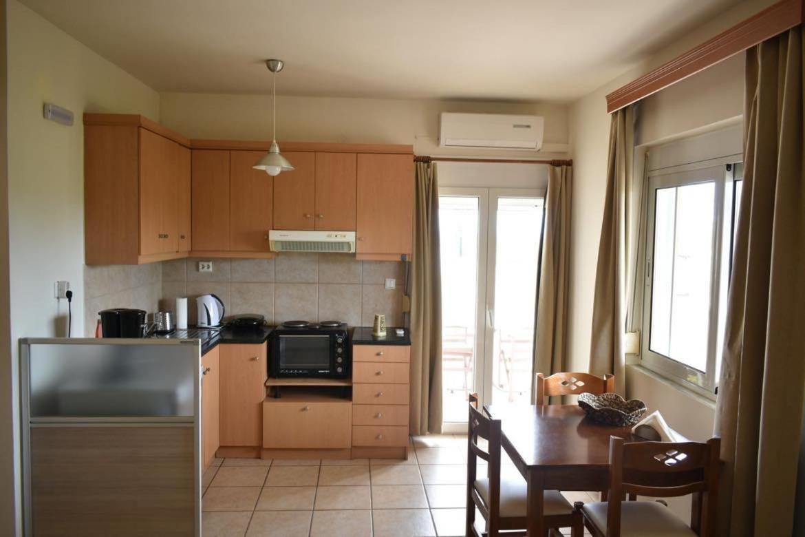 Mini Art Apartments Gerani  エクステリア 写真