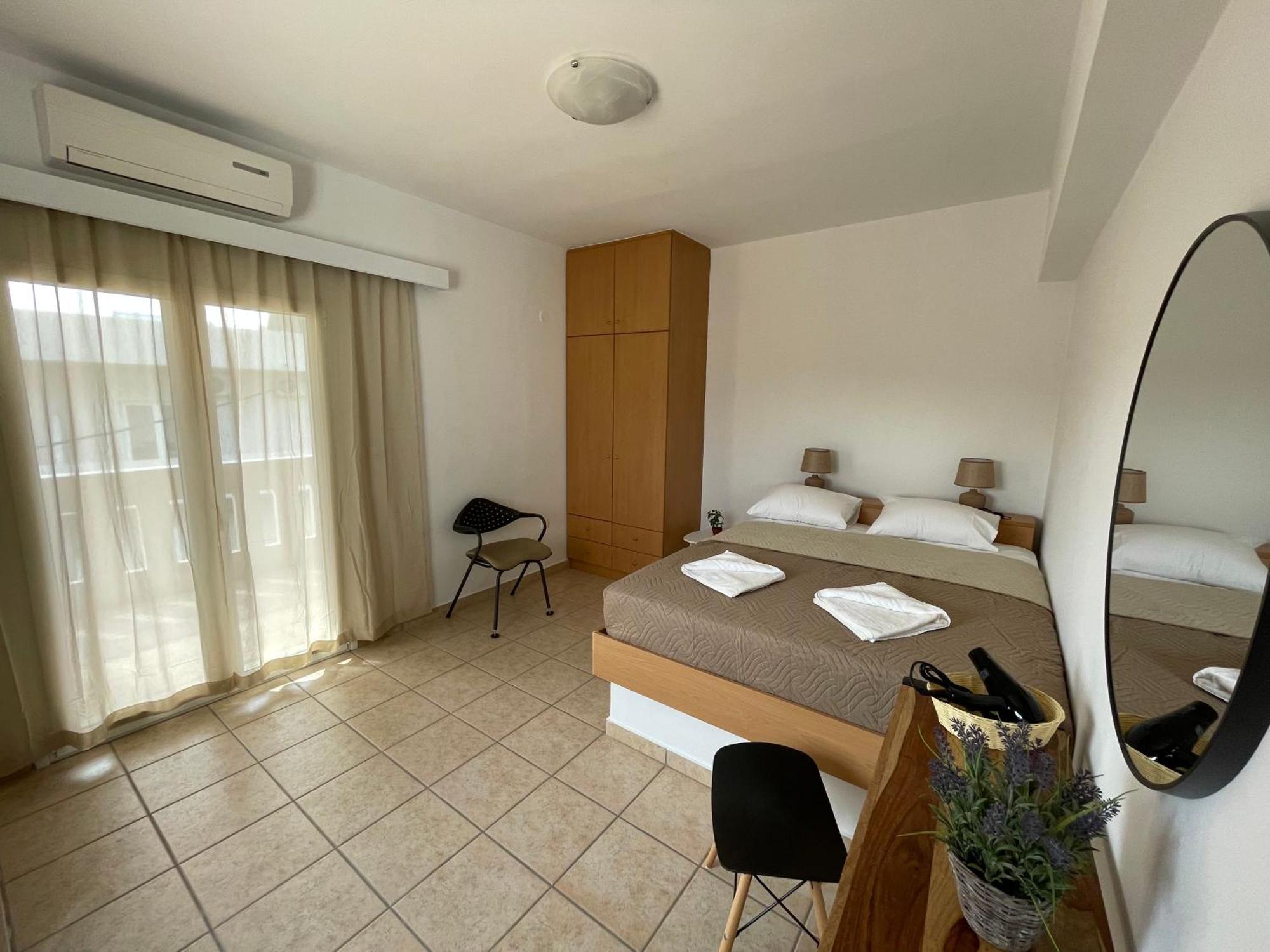 Mini Art Apartments Gerani  エクステリア 写真