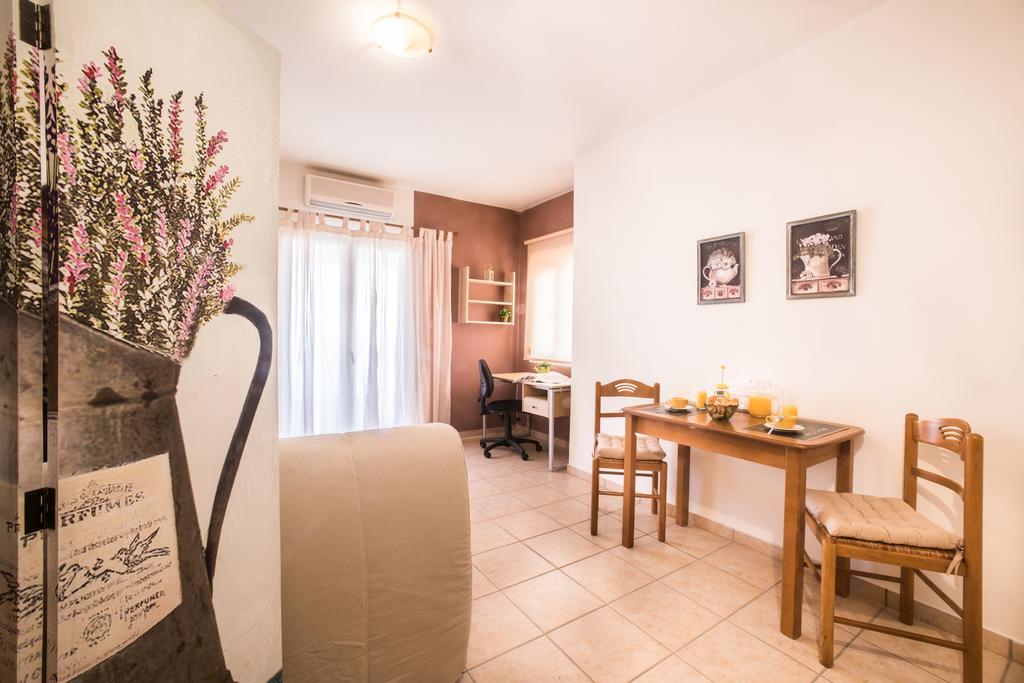 Mini Art Apartments Gerani  エクステリア 写真